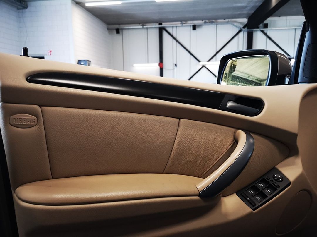 BMW X5 Youngtimer Alpine ILX702D En Car Wrap (03)